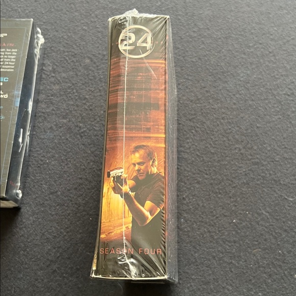 24 season 2 and 4 - 2 7 disc boxes Kiefer Sutherland #C-14 - Picture 5 of 6